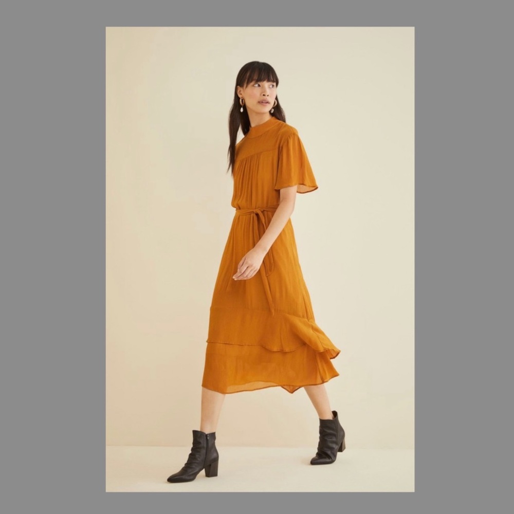 Amour Vert Onie Midi Dress in Gold